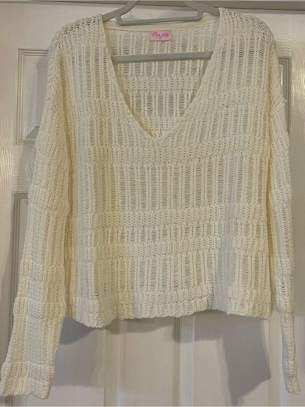 The Mint Julep Boutique Knit V Neck Sweater Size M